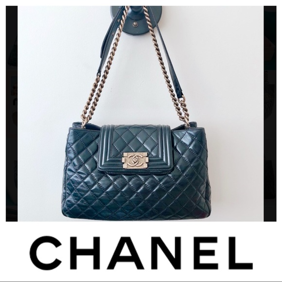 🔥SOLD🔥🖤CHANEL Glazed Calfskin Quilted Boy Tote - Picture 9 of 9